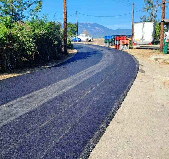 Φωτογραφία Συνεχίζονται οι εργασίες ασφαλτοστρώσεων σε Τοπικές Κοινότητες του Δήμου Νάουσας